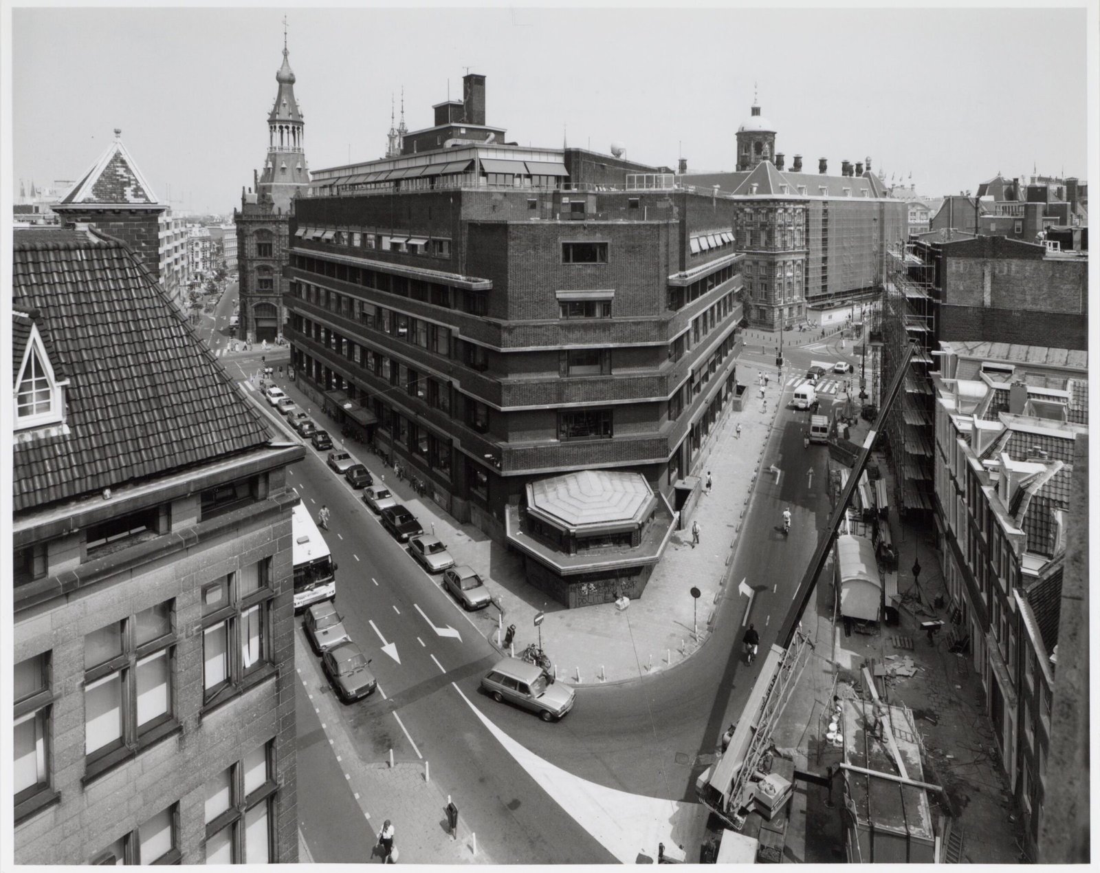 Het huidige W Hotel aan de Spuistraat