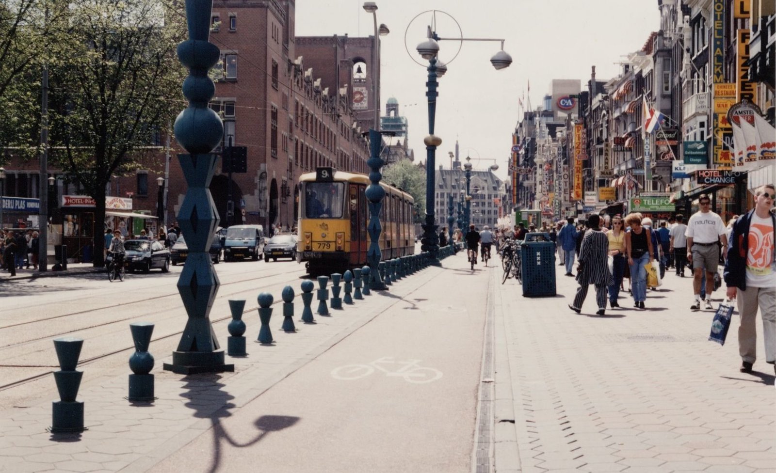 Het Damrak in juli 1996