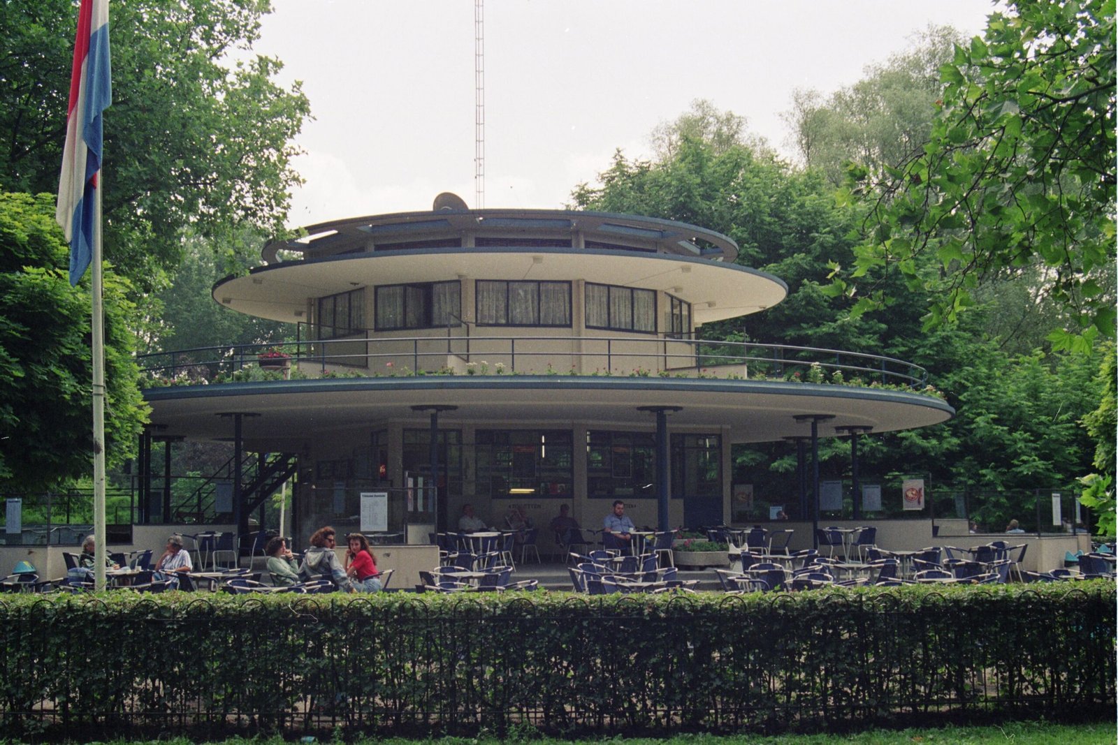 De moord in Het Blauwe Theehuis blijft nog altijd onopgelost