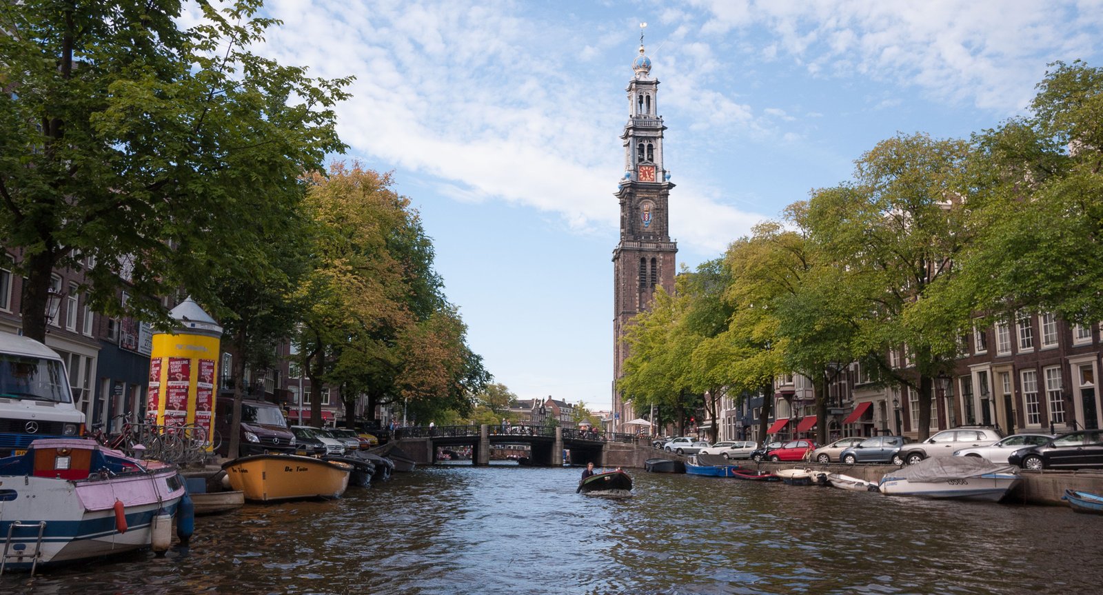 De Westertoren boven de Prinsengracht in Amsterdam