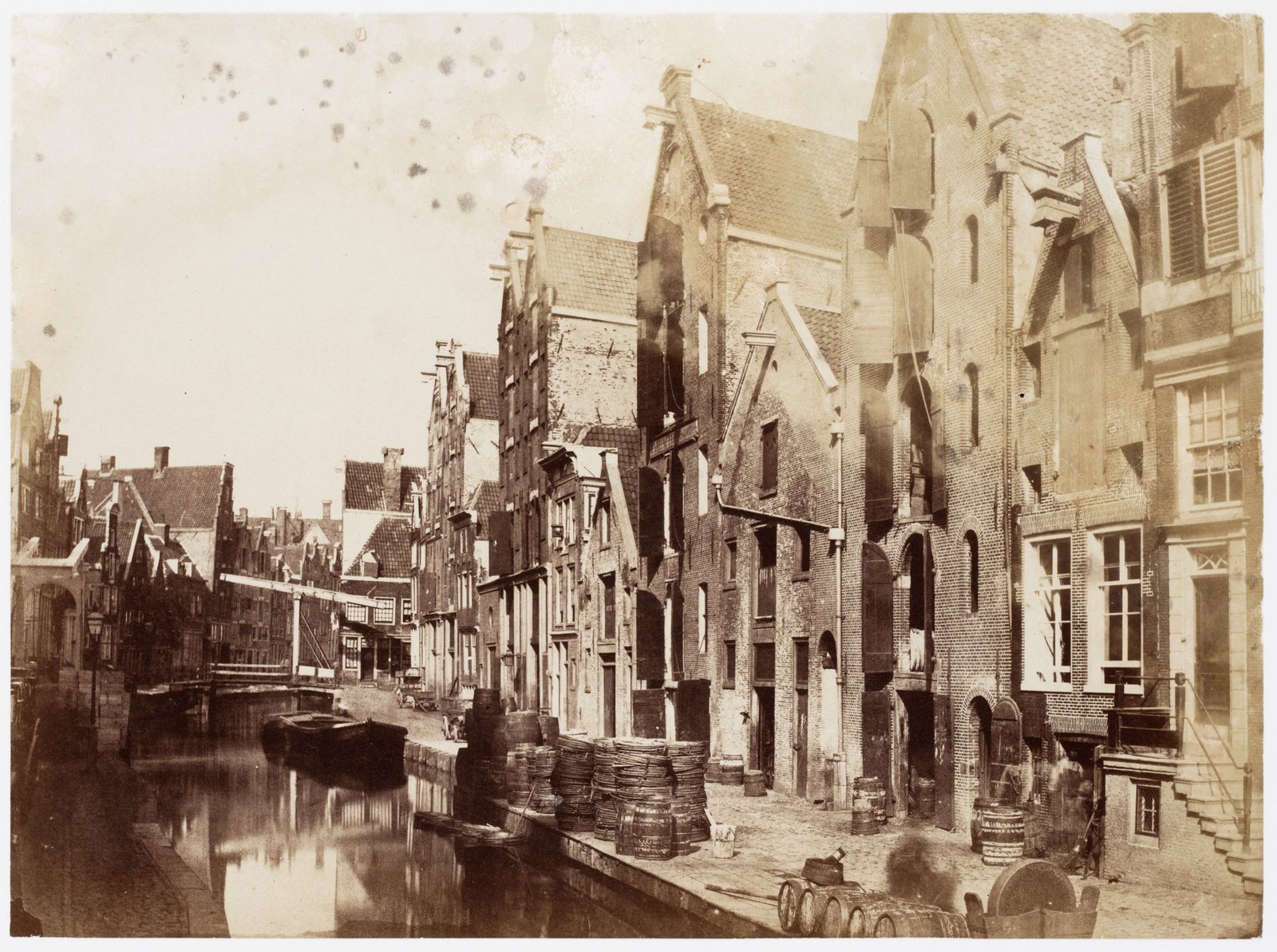 Wist je dat de Nieuwezijds Achterburgwal niet (meer) bestaat?