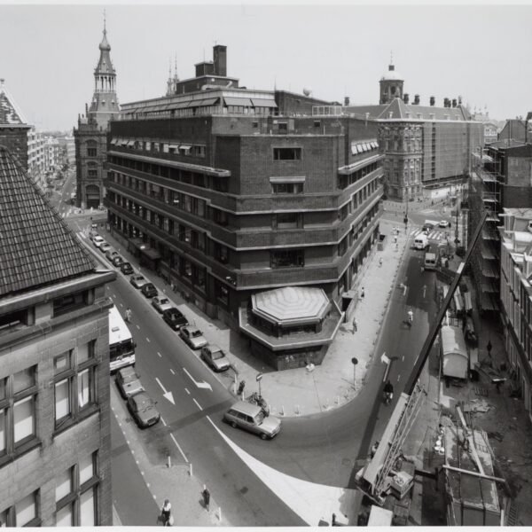 Het huidige W Hotel aan de Spuistraat