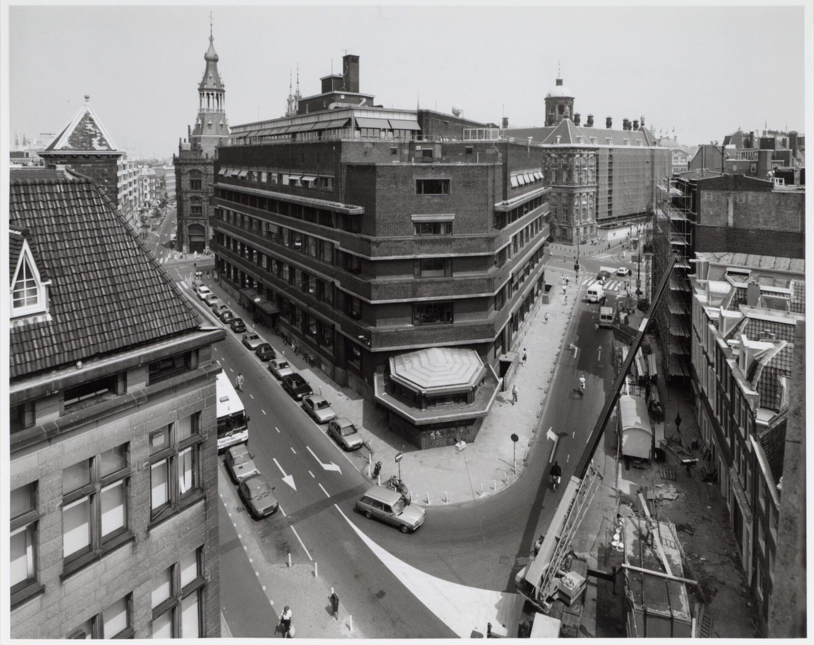 Het huidige W Hotel aan de Spuistraat