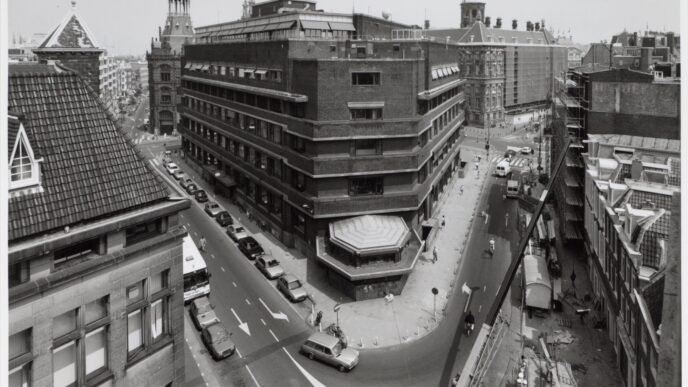 Het huidige W Hotel aan de Spuistraat