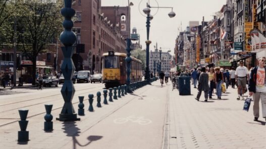 Het Damrak in juli 1996