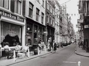 Hoe komt de Warmoesstraat aan zijn naam?