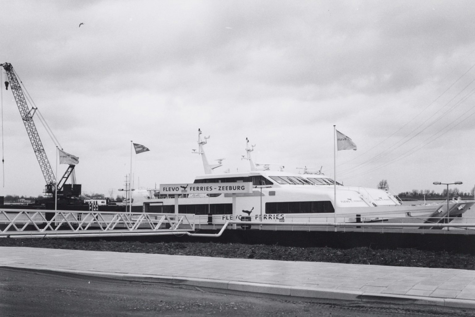 Dat kon ooit: forenzen met een snelle boot van Almere en Lelystad naar Amsterdam
