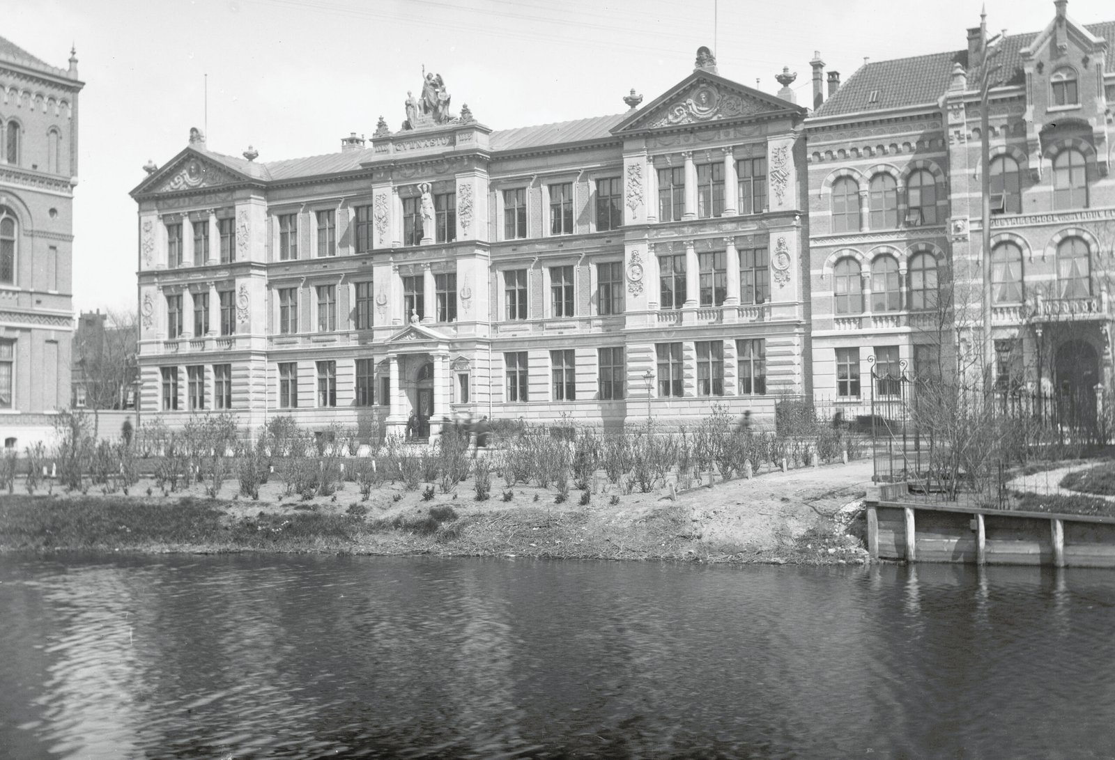Veelbesproken, omstreden, nooit bebouwd: het Paradiso-landje