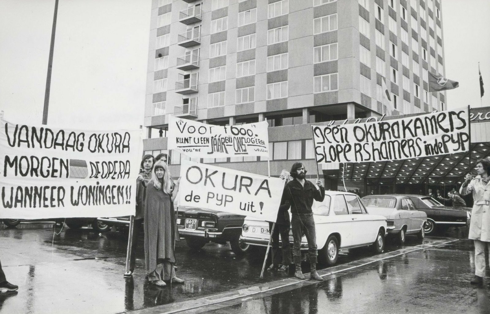 Stadsbeeld: protesten bij Hotel Okura in 1971