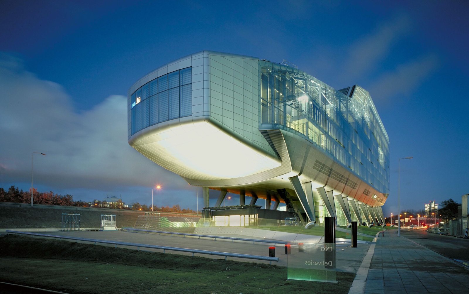 ING House: Van een symbool van succes naar een monument van hoogmoed