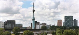 De KPN-toren op de Zuidas: zendmast met karakter en verhaal